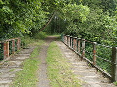 L'ancienne voie ferrée allant vers Lannion : passerelle à Saint-Efflam.