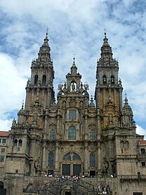 A fachada ocidental representativa do barroco espanhol da românica Catedral de Santiago de Compostela.