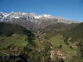 Desa Turieno, di kaki Picos