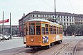 La 1891 in piazzale Cadorna nel 1977: sul tetto si nota la compresenza di pantografo e asta di captazione