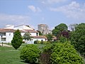 Vue de l'église Saint-Étienne depuis le parc