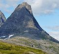 Fjellet Bispen tett ved Trollstigen (sett frå Alnesreset).