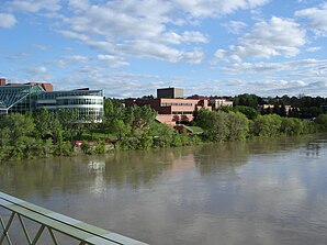 Teilansicht der Stadt vom Fluss