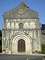 Façade de l'église romane