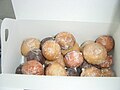 Bánh "doughnut holes" loại vừa miệng, một biến thể của donut