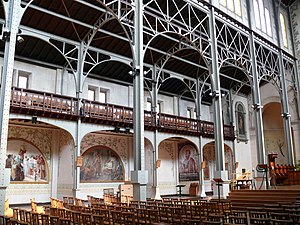 Arcades of the nave, lined with small chapels