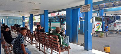 Area tunggu penumpang bus antarkota