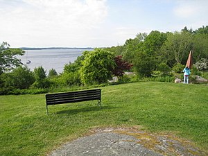 Utsikt över Görvälnsfjärden från Görvälns slottspark.