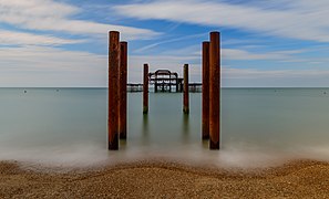 Stahlskelett des West-Piers im Juni 2016