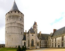 La Sainte-Chapelle, au pied du donjon.