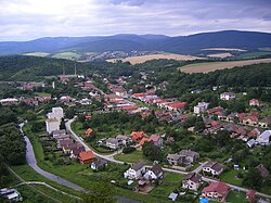 Pohled na obec z Jasovské skály