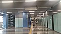 Menghala ke platform di stesen MRT Mutiara Damansara.