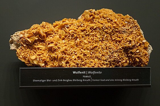 Mineral Wulfenite in Naturhistorisches Museum Wien