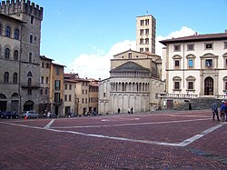 Piazza Grande ja La Pieve