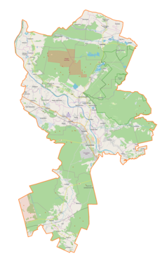 Mapa konturowa powiatu stalowowolskiego, w centrum znajduje się punkt z opisem „Pilchów”