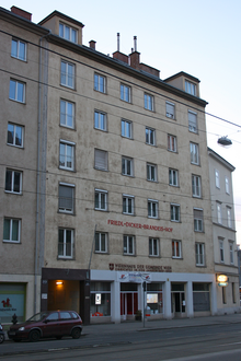 Der 2016 benannte Friedl-Dicker-Brandeis-Hof in Wien Alsergrund, Althanstraße 33.