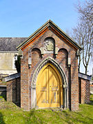 Familiegrafkelder van Alberda van Ekenstein uit 1883 op de begraafplaats bij de kerk van Tjamsweer