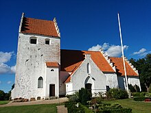 Kullerup Kirke fra sydsydvest.jpg