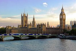 Westminster Bridge en Palace of Westminster, waar de aanslag plaatsvond