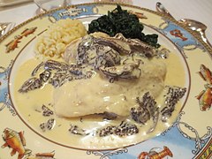 Poularde aux morilles par le chef cuisinier Paul Bocuse