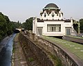 Wien, Fluss Wien an Wagners Stadtbahn-Hofpavillon