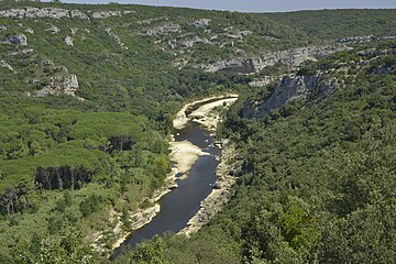 Gorges du Gardon. Poulx, limite avec Sanilhac. C'est ici même, où le cliché est pris, qu'en 1944 Charles Baills (place du monument aux morts) est tombé avec son avion P 47.