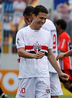 Hernanes (2010).JPG