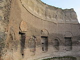 Vestiges de l'exèdre de la palestre orientale.