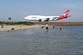 Landasan kapal terbang Lapangan Terbang Sydney di pantai Botany Bay.