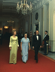 Richard et Pat Nixon avec la Première ministre israélienne Golda Meir, 1973.