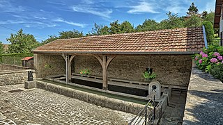 La fontaine-lavoir-abreuvoir.