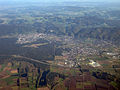 Die Bergstraße von Westen, am unteren Bildrand befindet sich der Erlensee (2011)