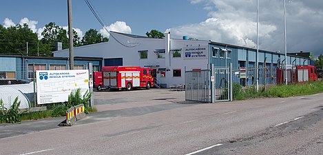 Autokaross bygger flak och lastlösningar till bilar, lastbilar och brandbilar.