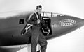 Chuck Yeager u letadla Bell-X1 pojmenovaného Glamorous Glennis podle manželky