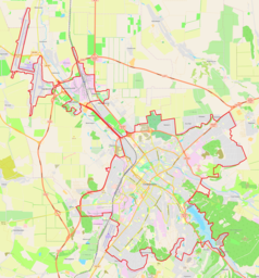 Mapa konturowa Symferopola, blisko lewej krawiędzi u góry znajduje się punkt z opisem „SIP”