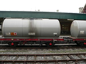 Long-wheelbase four-wheel tank wagon in England