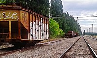 Macchinari ferroviari in disuso, nella stazione ferroviaria della città.