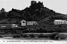 Carte postale ancienne avec l'ancien bâtiment du garde-barrière vers 1900