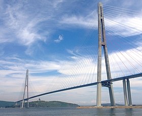 Vue du pont de l'île Rousski.