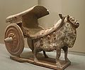 Figura d'un carro de l'època de la dinastia Sui (581 - 618 aC) estirat per un bou.