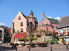 Plaque commémorative sur la place du château à Eguisheim.