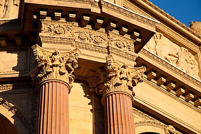 Beaux-Arts reinterpretation of the Corinthian order at the Rotunda of the Palace of Fine Arts, San Francisco, US, with a full figure on the capital, egg-and-dart on the astragal that is just under the capital, and two extra smaller volutes and a handle-like element on the canonic volutes of the capital corner, by Bernard Maybeck, 1913–1915