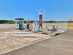 … à la station-service Total de l'aérodrome Bel Air de Dinan.