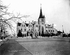 The primary facade in 1931, following renovations by William Randolph Hearst