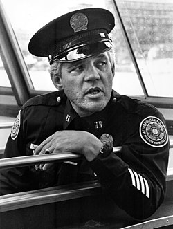 G.W. Bailey sem Kapteinn Harris í Police Academy