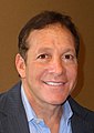 Steve Guttenberg interpreta Wayne Hastings