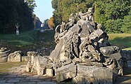 Venusbrunnen mit Sichtachse zum Schloss