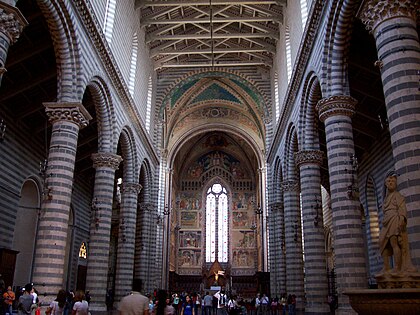 Nave da Catedral de Orvieto (iniciada em 1290)