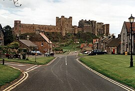 Bamburgh (Ort und Burg)