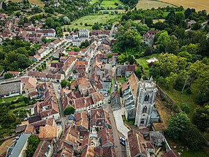 Vue aérienne du centre ville de Donzy, Nièvre